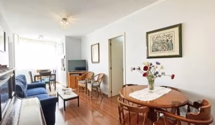 Apartamento com 3 dormitórios sendo 1 suíte, living 2 ambientes, churrasqueira, vista livre e ensolarado. Cozinha com móveis planejados, lavanderia separada.   Condomínio conta com portaria 24h, zelad