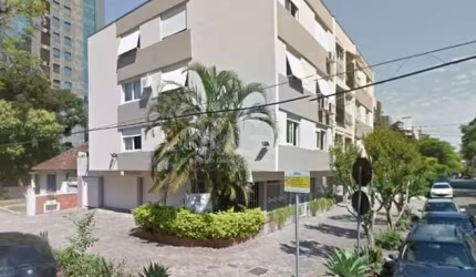 Apartamento para Comprar de 3 dormitórios, com suíte e 2 vagas em Petrópolis.Com 136,23m², este apartamento possui peças amplas e ensolaradas, com 03 dormitórios, sendo 01 suíte, living 02 ambientes, 