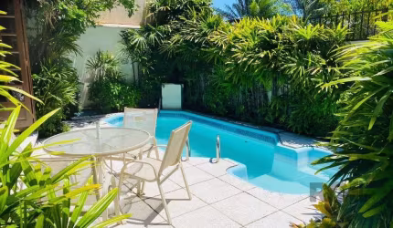 Casa com 4 dormitórios, sendo 2 suítes completas e duas suítes americanas.&lt;BR&gt;&lt;BR&gt;Excelente casa, em ótimo estado e ótima localização no bairro Três Figueiras!! Perto da Banca 43, restaura