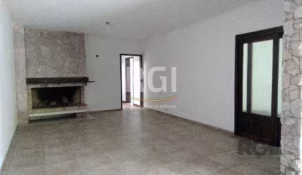 Excelente casa residencial/comercial no bairro Boa Vista, com aproximadamente 300m² de área real privativa, muito bem localizada em uma das principais avenidas do bairro, bem próximo das avenidas Carl