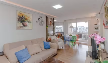 Apartamento semimobiliado de 3 dormitórios transformado em 2 dormitórios, sendo 1 suite, living 2 ambientes, sacada com churrasqueira, banheiro social, cozinha integrada ao living e área de serviço se
