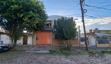 Casa com 03 dormitórios sendo 01 Suíte, 02 sala, ampla cozinha,03 banheiros, lavanderia vaga coberta, um lindo terraço com uma bela vista para o morro Santana, bairro tranquilo e facil acesso as princ