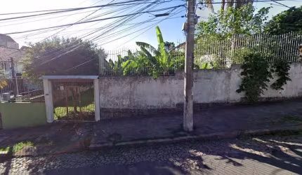 Grande oportunidade de adquirir um terreno para construir a casa dos sonhos! Bairro residencial, com predominância de casas, rua tranquila e arborizada. O terreno mede 11,00 metros de frente por 60,50