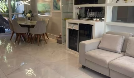 Casa excelente moblilhada, acabamento e decoração. Metragem: 126 m² Living: Amplo living de 2 ambientes, ideal para receber amigos e familiares, com lareira. Cozinha: Cozinha moderna e funcional, equi
