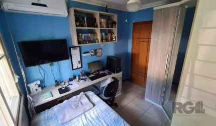 Apartamento Térreo com 3 dormitórios no bairro Cristal com sala, cozinha, banheiro e vaga rotativa do condomínio. Com área de churrasqueira, e de lazer. Nas imediações encontra-se Farmácia, supermerca