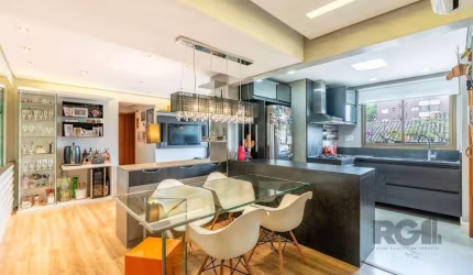 Apartamento mobiliado com 79m², 2 dormitórios, sendo 2 suítes e 1 vaga de garagem no bairro São João.&lt;BR&gt;&lt;BR&gt;O imóvel possui living para 2 ambientes, sacada integrada com churrasqueira, 2 