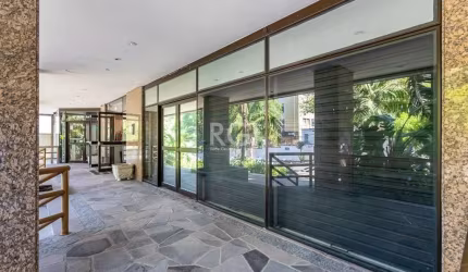 Ótima loja comercial no bairro Floresta, de frente, com 62m² privativos, em frente do Hospital Militar. Possui sala ampla com divisória proporcionando 2 ambientes, e banheiro privativo com ventilação 