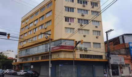 Imóvel  Comercial com 209,70 m .Oportunidade única de adquirir uma loja localizada na Avenida Presidente Franklin Roosevelt, no bairro Navegantes, em Porto Alegre. Essa região oferece grande potencial