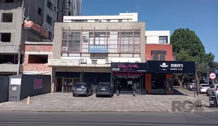 Loja comercial  para venda no bairro Passo da Areia com 77M²,  banheiro social,  vaga e segundo piso. Excelente localização próximo ao Hospital Conceição, Consulado dos EUA, Supermercado Carrefour, Av