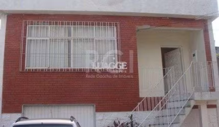 Casa para Venda - 124m², 3 dormitórios, sendo 1 suites, 4 vagas - Guarujá