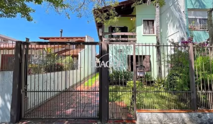 casa com 3 dormitórios, sendo 1 suíte, vaga para 4 carros, no bairro Santana