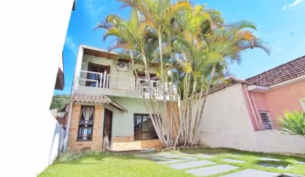 Casa para Venda - 260m², 5 dormitórios, sendo 2 suites, 4 vagas - Teresópolis