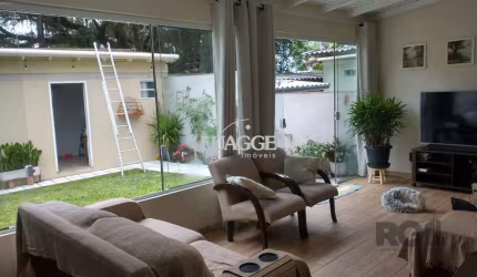 Casa de 155m² com 2 quartos, suíte, 2 vagas de garagem, no bairro Jardim Europa, Porto Alegre/RS