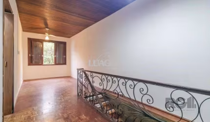 Casa para Venda - 160m², 3 dormitórios, sendo 1 suite, 2 vagas - Teresópolis