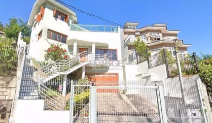 Casa para Venda - 279m², 3 dormitórios, sendo 1 suites, 4 vagas - Teresópolis