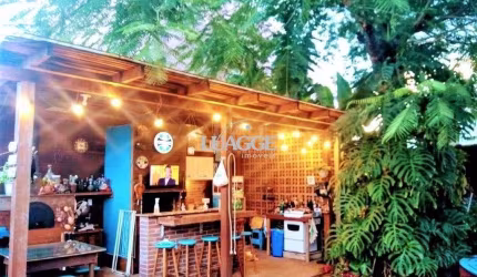 Casa com 233m², 2 dormitórios sendo 1 suíte, living com lareira, espaço gourmet com churrasqueira, pátio e 2 vagas de garagem no bairro Sarandi