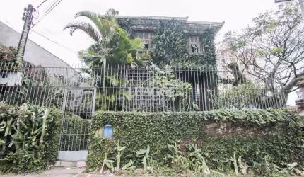 Casa para Venda - 250m², 4 dormitórios, 2 vagas - Petrópolis