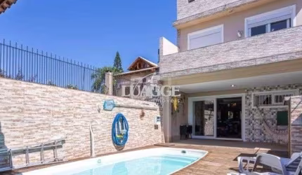 Excelente casa com 3 dormitórios e piscina