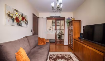 Casa de 289m² - 3 dormitórios, 1 suíte, 4 salas, churrasqueira, pátio e 4 vagas de garagem no bairro Partenon