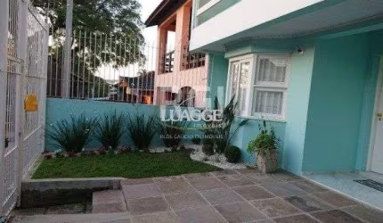 Casa em Porto Alegre, no bairro Espirito Santo, com 4 dormitório(s), e 4 banheiros, à venda.