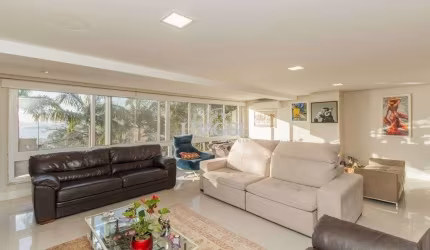 Excelente casa de 466m² com 03 suítes e 4 vagas de garagem.