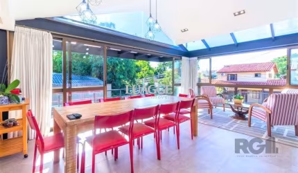 Casa de 380m², bairro Guarujá