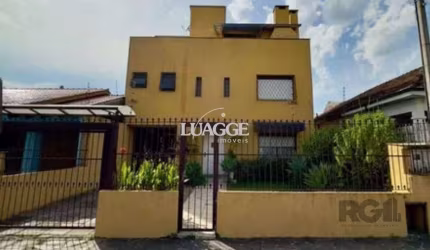 Casa sobrado no Partenon de 5 dormitórios