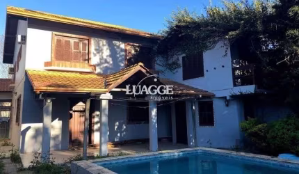 Casa de 365m² - 4 dormitórios sendo 3 suítes e 5 vagas de garagem no bairro Partenon