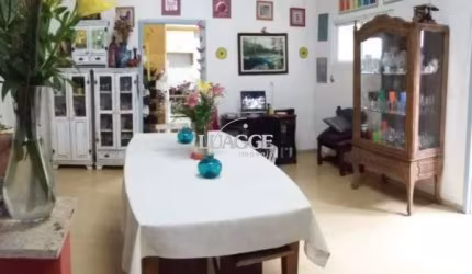 Casa para Venda - 220.83m², 3 dormitórios, 2 vagas - Vila Nova