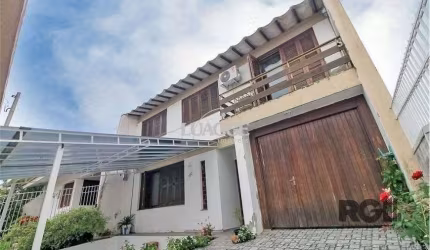 Casa de 285m² - 4 dormitórios, 4 vagas no bairro Bom Jesus