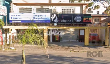 OPORTUNIDADE DE NEGÓCIO!  PONTO COMERCIAL OU RESIDENCIAL,  terreno medindo 13m x 100m, com 02 lojas comercias em frente (atualmente alugadas), nos fundos possui sobrado com 03 dormitórios sendo 01 suí
