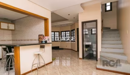 Casa de 3 dormitórios,  no bairro Campo Novo