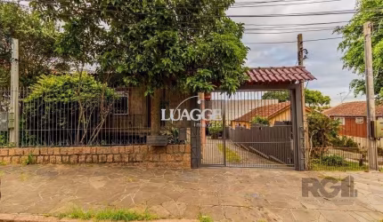 Casa de 4 dormitórios no bairro Espírito Santo