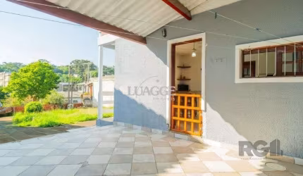 Casa de 3 dormitórios no bairro Nonoai