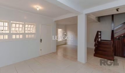 Casa com 4 dormitórios, 4 vagas no bairro Vila Jardim