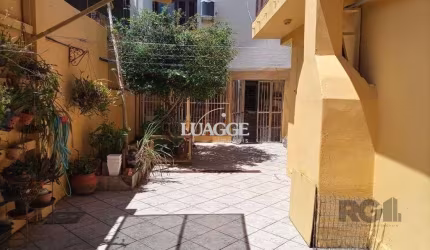 Casa 4 dormitórios no bairro Vila Ipiranga