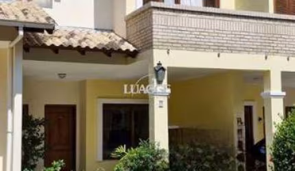Sobrado com três dormitórios no Condoínio Residência Jardim Verde Ipanema.