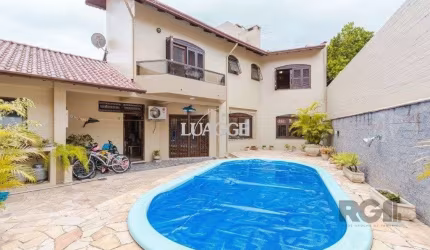 Casa com 4 dormitórios no bairro Morro Santana