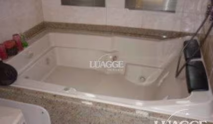 casa com 4 dormitórios, sendo uma suíte , e 530 area privativa
