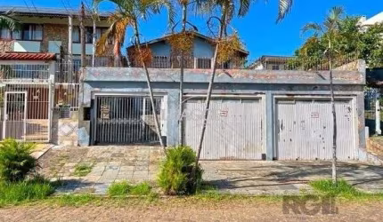 Casa em Porto Alegre, no bairro Tristeza, com 4 dormitório(s), à venda.