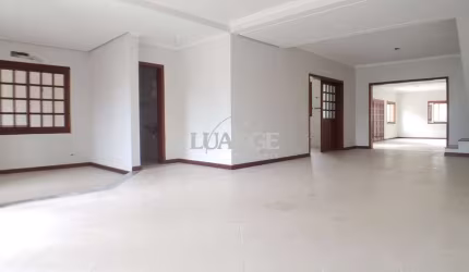Casa para Venda - 378m², 4 dormitórios, sendo 3 suites, 7 vagas - Guarujá