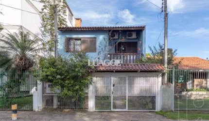 Sobrado para Venda - 241m², 4 dormitórios, sendo 1 suites, 1 vaga - Camaquã