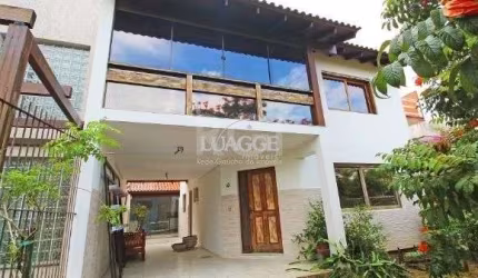 Casa em Porto Alegre, no bairro Hípica, com 3 dormitório(s), e 3 banheiros, à venda.