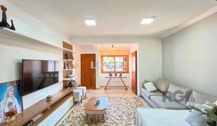Casa em Porto Alegre, no bairro Guarujá, com 3 dormitório(s), e 3 banheiros, à venda.