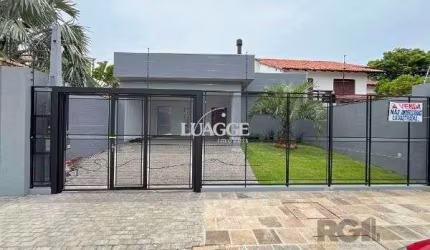 Casa em Porto Alegre, no bairro Ipanema, com 3 dormitório(s), à venda.