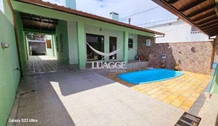 Casa em Porto Alegre, no bairro Vila Nova, com 3 dormitório(s), e 3 banheiros, à venda.