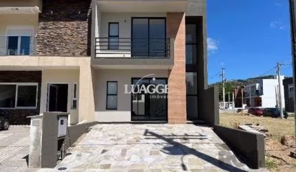 Casa Condominio em Porto Alegre, no bairro Campo Novo, com 3 dormitório(s), e 3 banheiros, à venda.