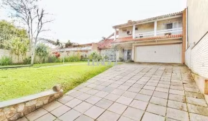 Casa em Porto Alegre, no bairro Jardim Isabel, com 4 dormitório(s), e 4 banheiros, à venda.