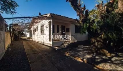 Casa em Porto Alegre, no bairro Vila Nova, com 6 dormitório(s), e 6 banheiros, à venda.