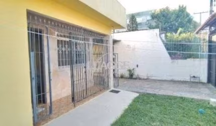 Casa em Porto Alegre, no bairro Vila Nova, com 2 dormitório(s), e 2 banheiros, à venda.